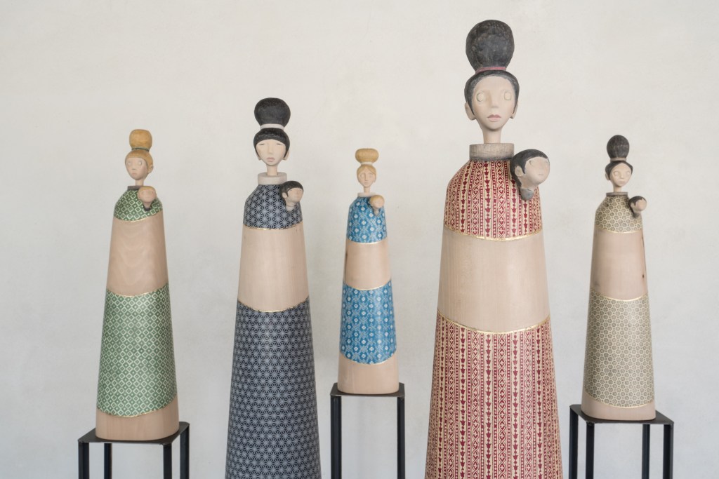 This image has an empty alt attribute; its file name is le-madonne-2019-linden-wood-paper-gold-leaf.jpg